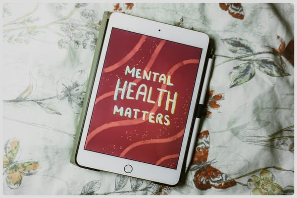 Digital Detox: Why Your Brain Needs a Break from Screens (and How to Do It Without Missing Out)